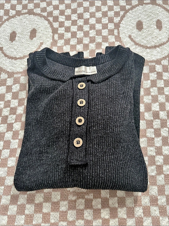 Zenana Outfitters Tops - Zenana- Women’s Black Henley Top